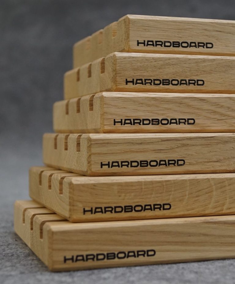 HARDBOARD Boardhalter aus massiver, geölter Eiche – handgefertigt, stabil und natürlich schön.